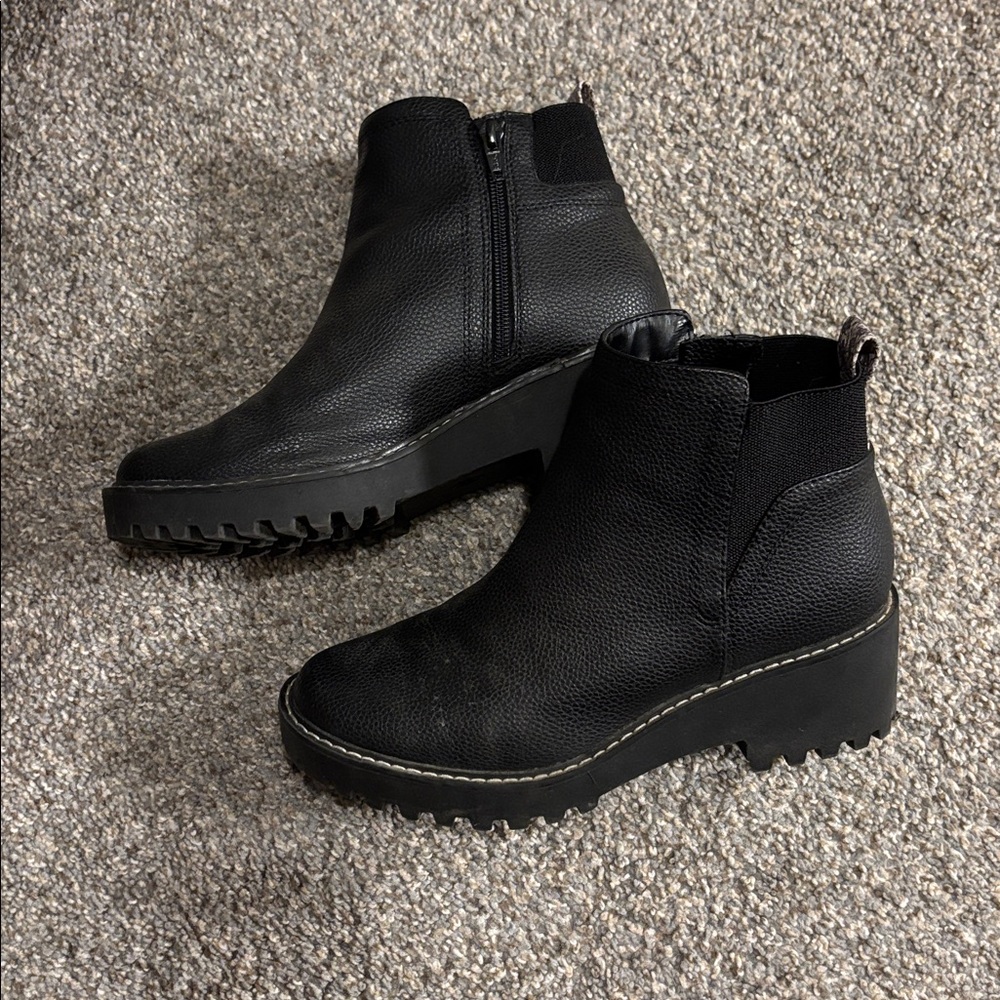 Universal Thread Black Ankle Boots - Picture 3 of 3